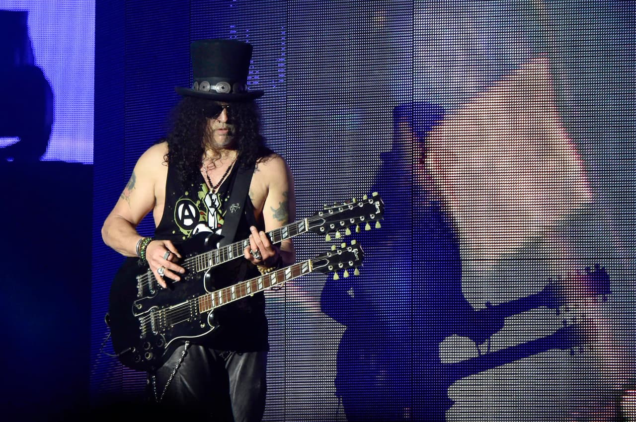 Esta es una de las guitarras más clásicas de Slash y es de los pocos músicos en el mundo que es capaz de dominarlas.