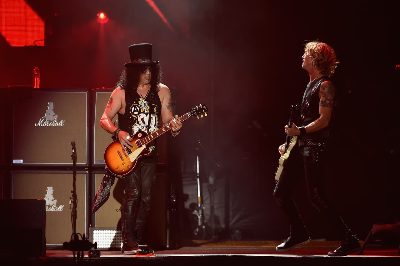 Slash por su parte y como todo un virtuoso de la guitarra dio cátedra de estilo y talento.
