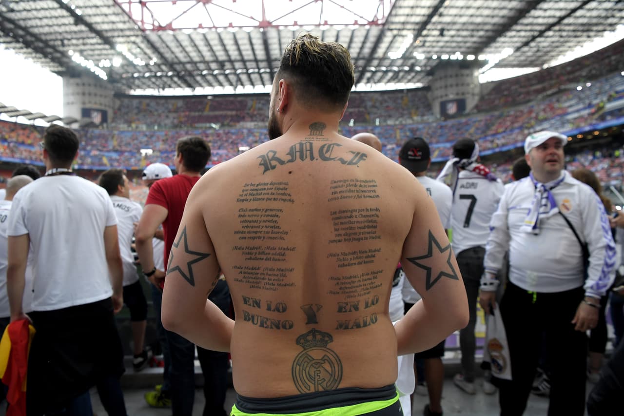 Los fanáticos en el mundo quisieron rendir un homenaje a sus países, equipos o jugadores favoritos por medio de tatuajes. Algunos más grandes y coloridos, con rostros de las figuras y escudos representativos son una muestra del cariño que alrededor del mundo expresan los hinchas del fútbol.