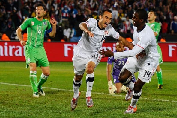 También ha participado en 2 Copas Confederaciones, en Sudáfrica 2009 ayudó a los Estados Unidos a dar la sorpresa al vencer a España en semifinales del torneo.Más de ¡Golazo Extra!