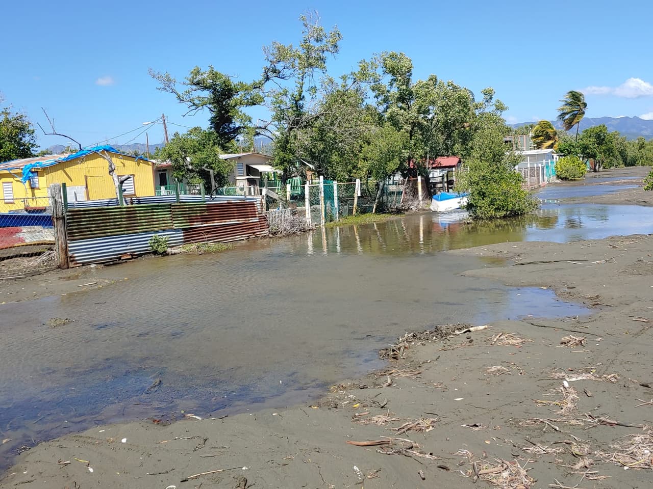"El nivel del mar está mas alto que el de la comunidad", dijo el alcalde de Guayanilla Nelson Torres Yordán.