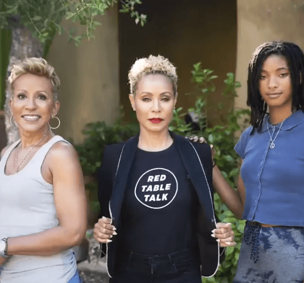 'Red table talk' es una serie original de Facebook Watch protagonizada por Jada Pinckett Smith, su hija Willow Smith y su madre Adrienne Banfield-Norris, que se estrenó el 7 de mayo de 2018.