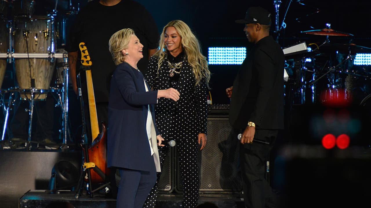 Beyoncé en mitin de Clinton: "Quiero que mi hija crezca viendo a una mujer liderando este país"
