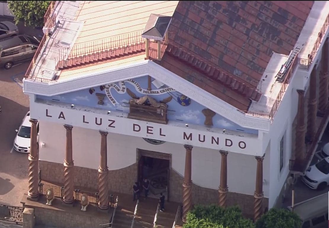La iglesia cristianana 'La Luz del Mundo' en Los Ángeles está localizada en el número 
<br>112 al norte de la avenida Arizona, en la zona este de Los Angeles, California