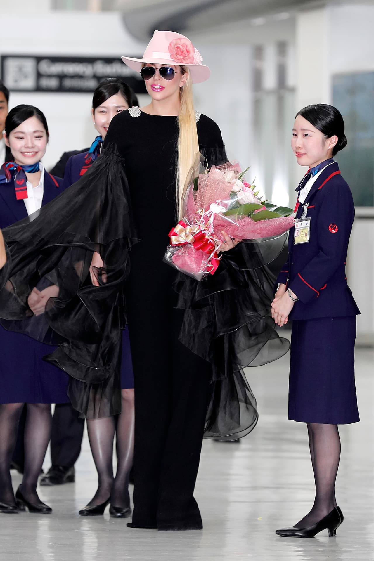 La cantante se sentía cual reina de belleza.