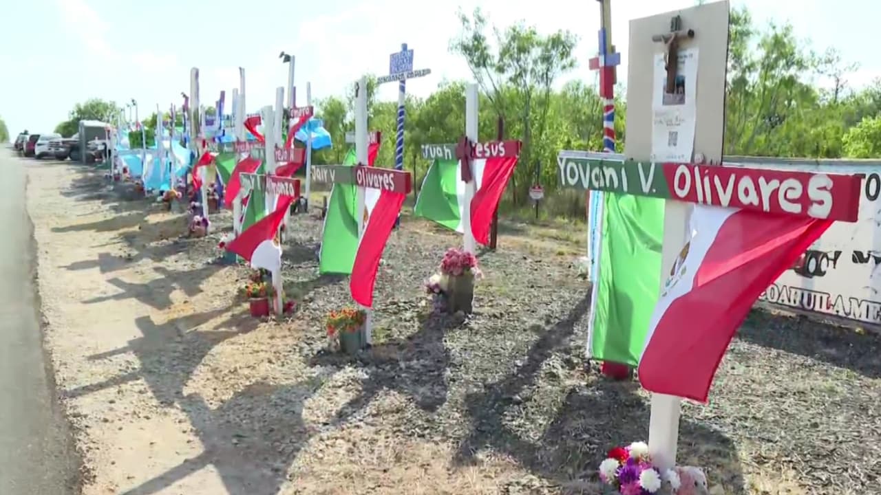 Realizan homenaje a los 53 migrantes hallados muertos en un tráiler en San Antonio hace dos años: "No se olvidan"