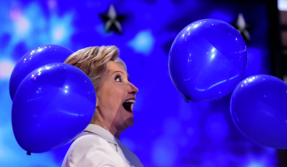 “Si crees que tu madre trabajadora, tu esposa, tu hermana o tu hija se merecen igualdad de salarios, únete a nosotros”, Hillary Clinton, Convención Demócrata, 28 de Junio 2016.