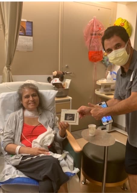 "Después del cuarto día empecé a sentir opresión en mi pecho", cuenta Miriam sobre los primeros síntomas de la enfermedad. Sin embargo, cuando comenzó a sentir que no podía respirar pidió a su esposo que la llevara al hospital.