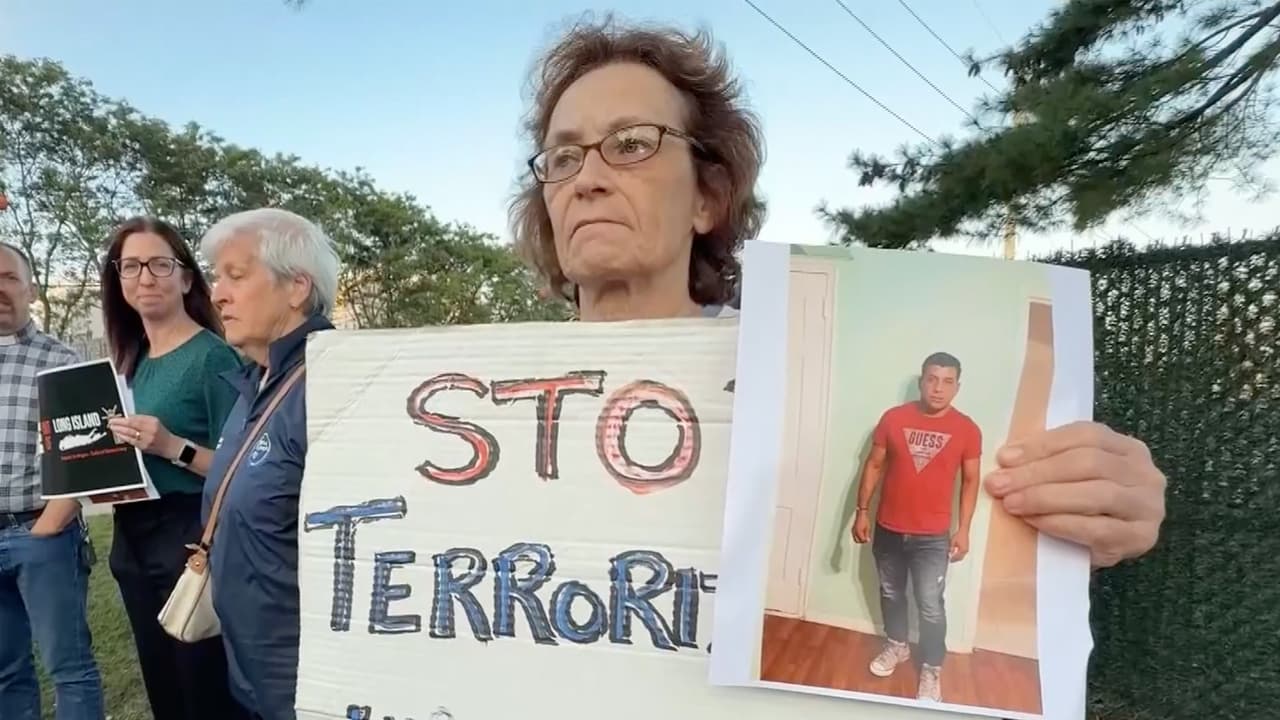 Exigen justicia por inmigrante hondureño muerto bajo custodia de ICE en el condado de Nassau