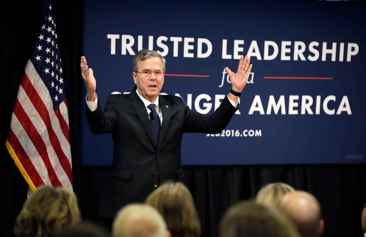 El precandidato presidencial republicano y ex gobernador de Florida Jeb Bush habla durante una reunión con empleados de la empresa Nationwide Insurance, el miércoles 27 de enero de 2016, en Des Moines, Iowa. (Foto AP/Charlie Neibergall)