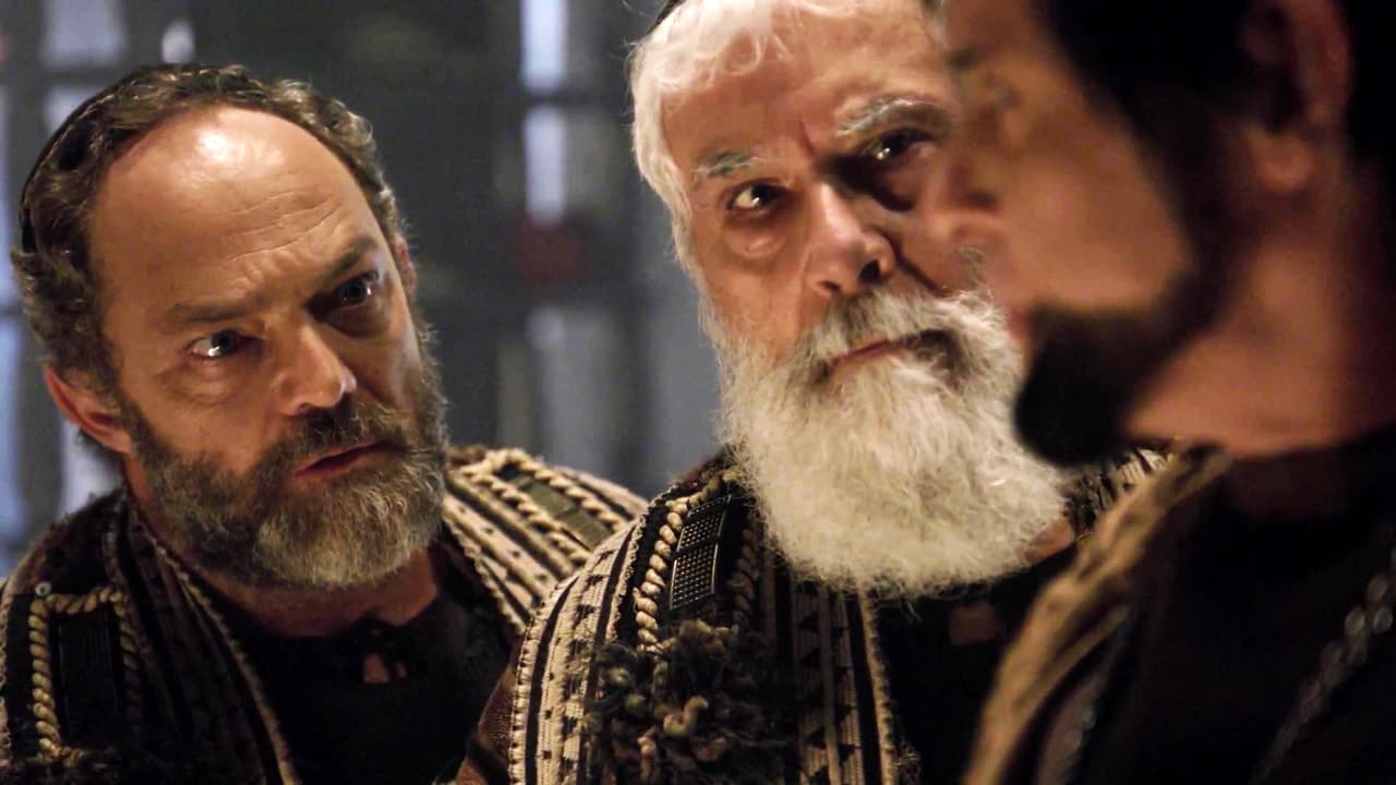 Caifás y Anás le reclamaron a Herodes Antipas que sus hombres no detuvieran a Jesús y le pidieron acabar con su vida. Sin embargo, él se negó y les pidió hacerlo en el Templo para que sea responsabilidad de 
<b>Pilatos</b> y no suya.