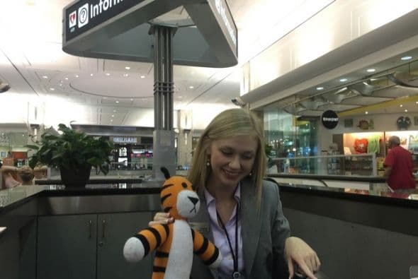 "Estoy perdido. ¿Dónde está la tienda de dulces?"