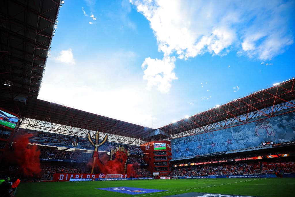 Cruz Azul volvió a mostrar su mejor versión y le pasó por encima y goleó por 1-4 a Toluca, gracias a los tantos de Juan Escobar, Charly Rodríguez y un doblete de Santiago Giménez.