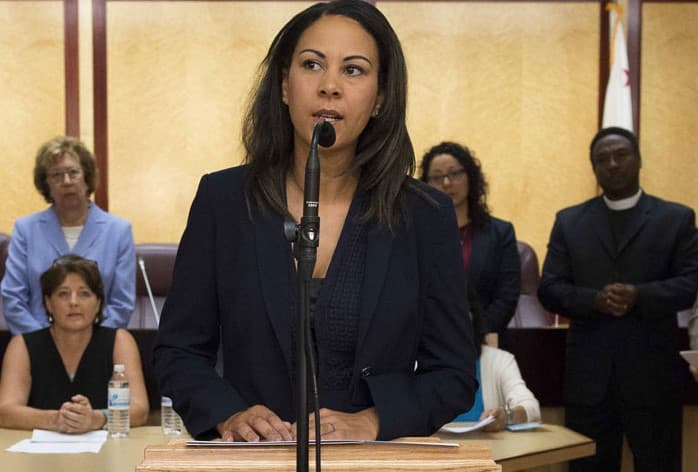 Legisladora estatal del área de Los Ángeles da positivo de coronavirus 