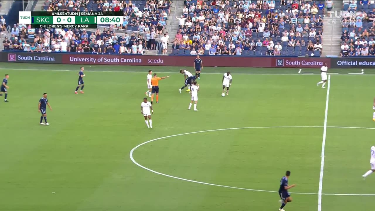 ¡GOL!  anota para Sporting Kansas C.. Erik Thommy