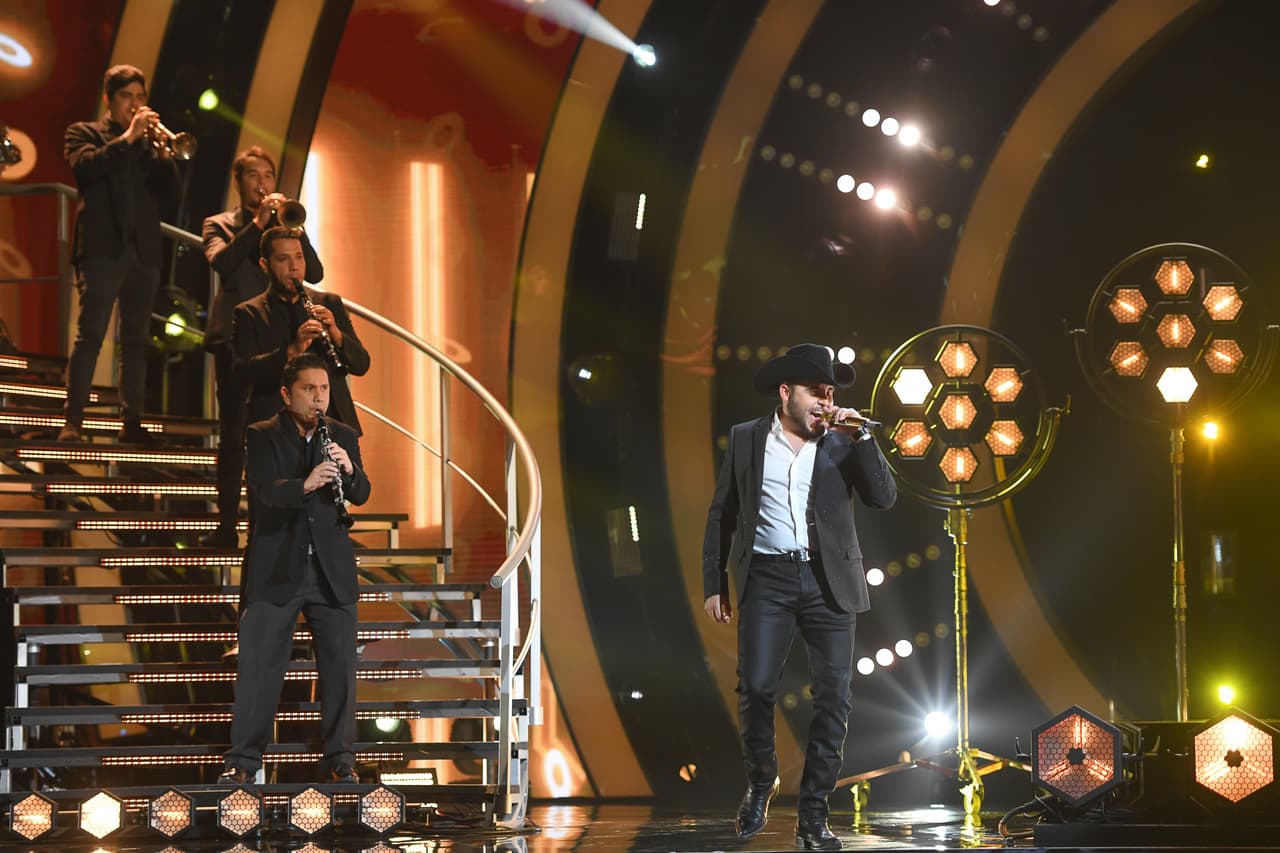 Acompañado de banda, Gerardo Ortiz demostró por qué es uno de los exponentes de regional mexicano más importantes en la actualidad.