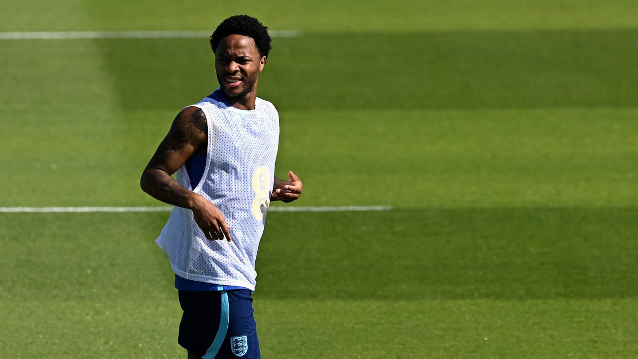 Inglaterra pierde a Raheem Sterling por motivos familiares