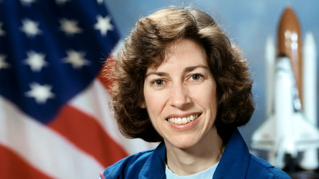 Ellen Ochoa, la única hispana astronauta que ha viajado al espacio, entra al Salón de la Fama de la NASA