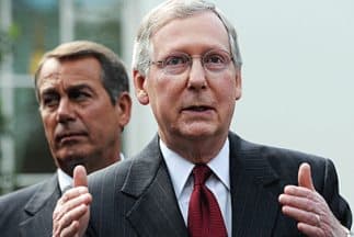 De izquierda a derecha los líderes republicanos del Congreso, el presidente de la Cámara de Representantes, John Boenher (Ohio) y el líder del Senado, Mitch McConnell (Kentucky).