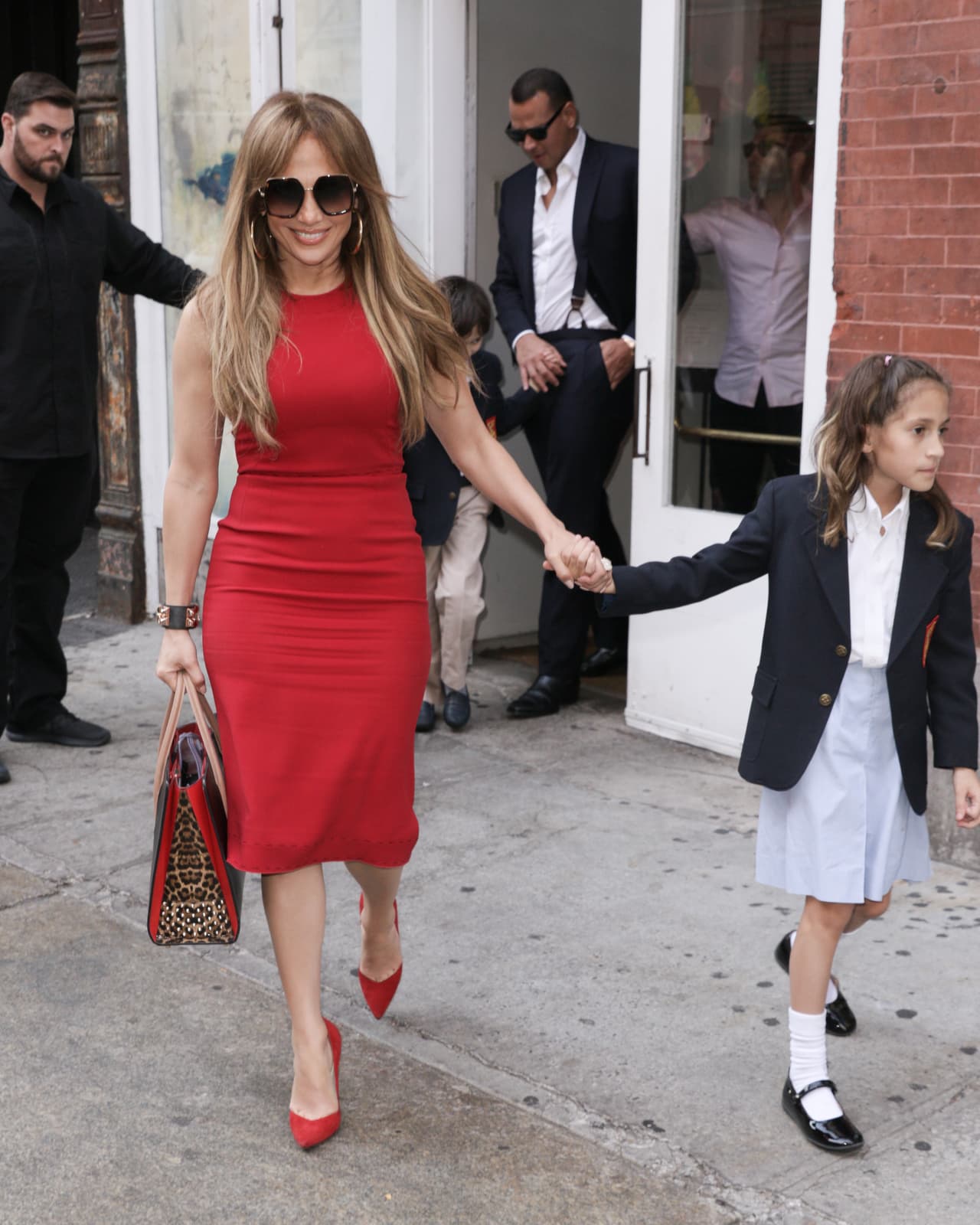 Al parecer, los también hijos del cantante Marc Anthony ahora estudian en un colegio de Nueva York.