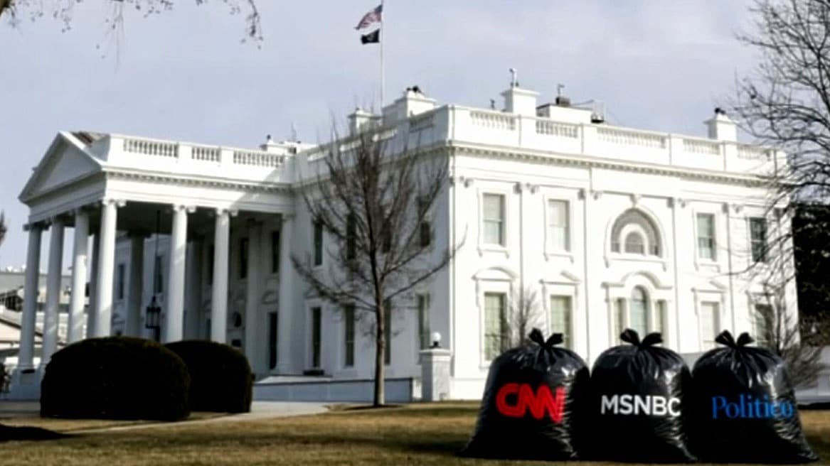 CNN, MS Now y Político demandan a la Casa Blanca por el retiro de sus accesos de prensa
