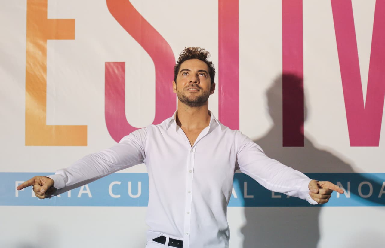 Por ahí también estuvo David Bisbal, quien fue otro de los más ovacionados del cartel.