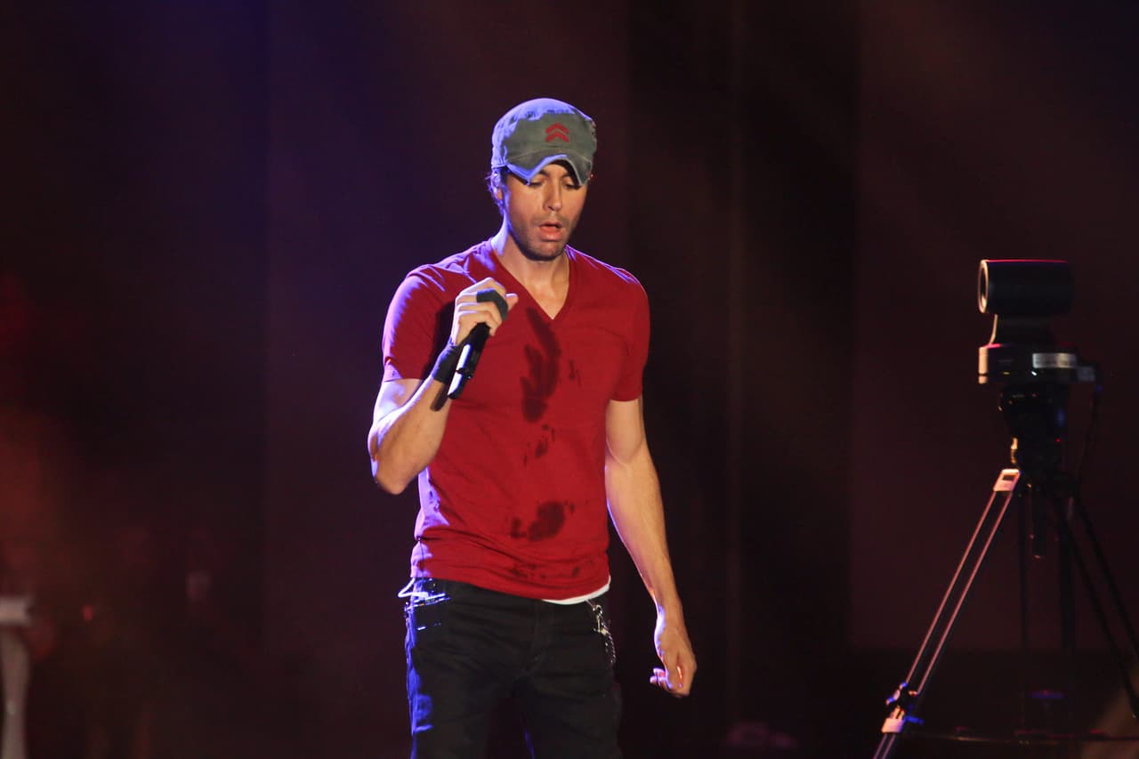 Enrique se apoderó del escenario y dejó a todos con la boca abierta.