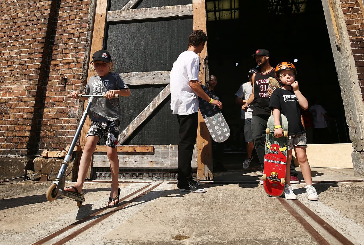 Los juguetes de desplazamiento, específicamente las
<b>patinetas no motorizadas, fueron la categoría asociada con la</b>
<b>mayoría de las lesiones y casi la mitad de las muertes ocurridas en el último año</b>. La causa principal fueron incidentes con vehículos y casi todas las lesiones fueron cortadas y golpes en la cabeza y el rostro.
