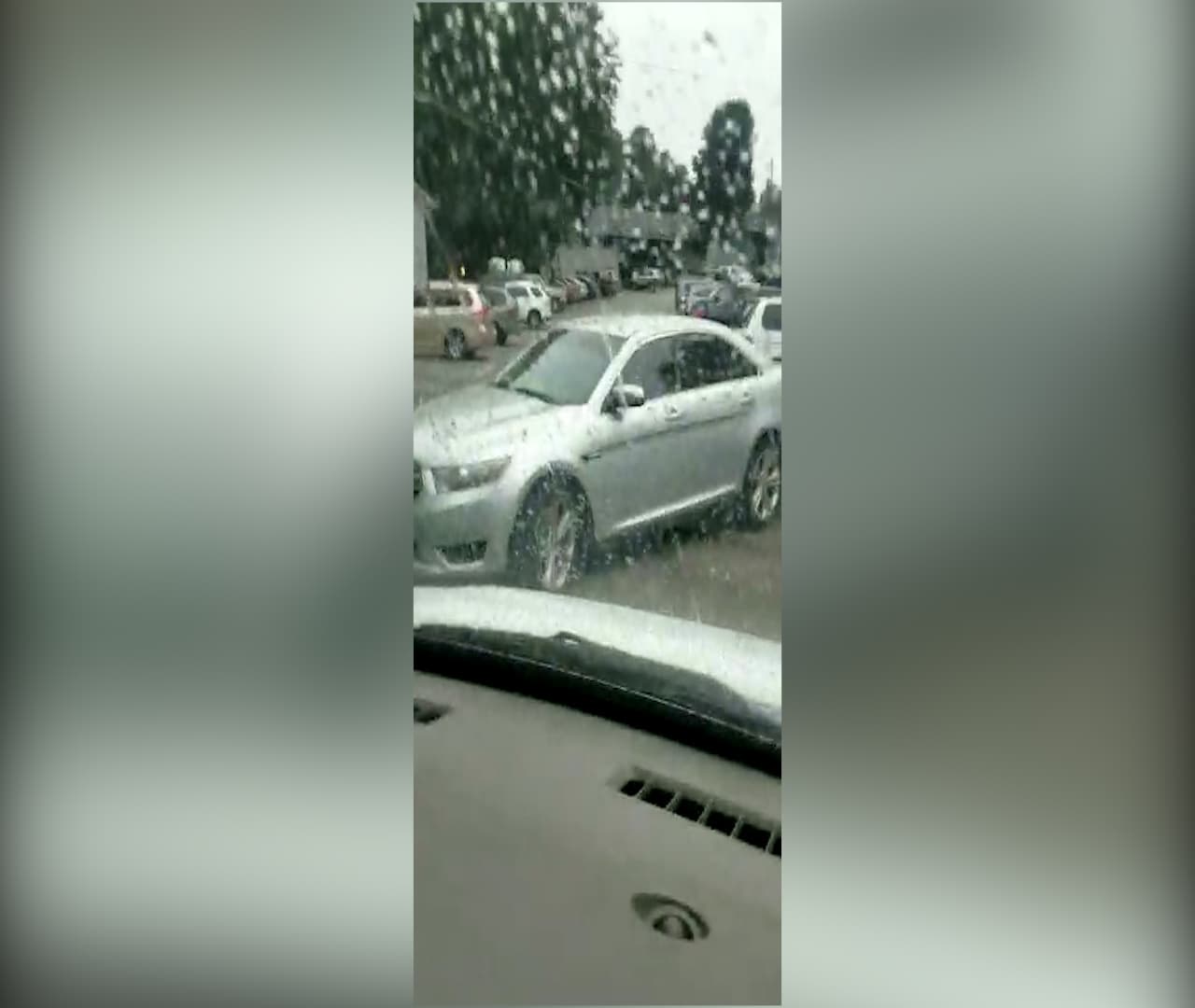 Al final los agentes se retiraron y nadie resultó arrestado.