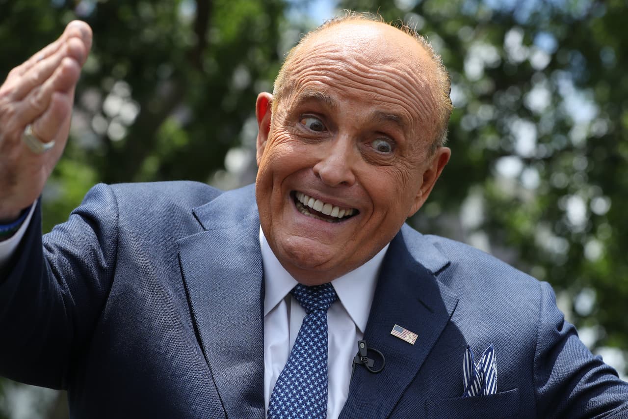 "Loco y racista": critican al ex alcalde Rudy Giuliani por decir que el canciller Carranza "pertenece en Cuba"