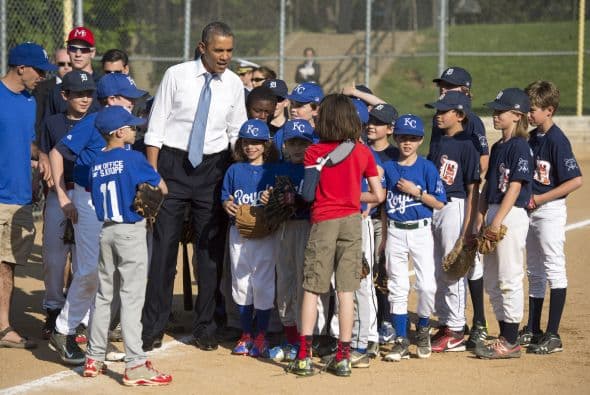 Obama aprovechó la visita para platicar con los jugadores.