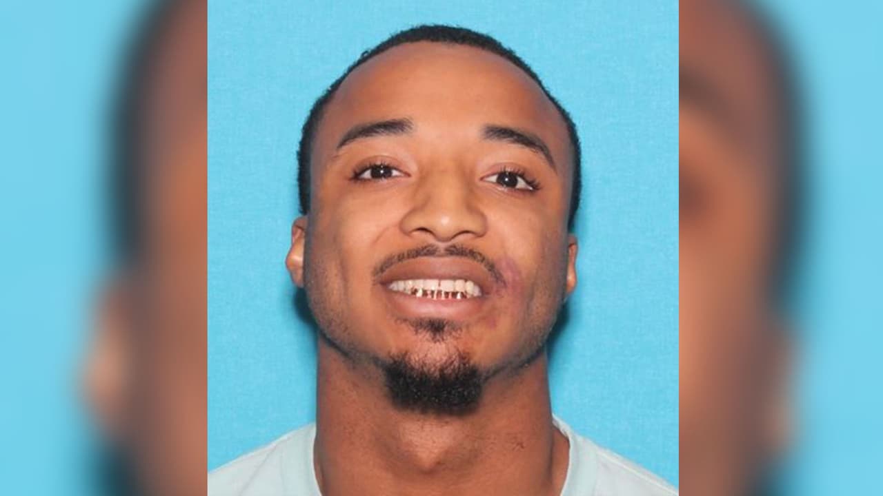 Jeremy Laurel George de 28 años. Acusado de provocar un incendio. Última ubicación conocida: Nassau Bay, Texas. Antecedentes: Robo a casa habitación y posesión de sustancia controlada en el Condado Harris.