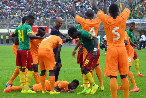Futbolista marfileño sufre convulsión en partido de su selección