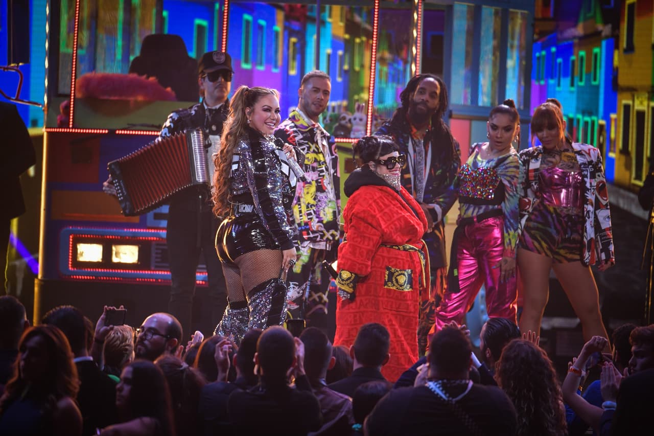 Chiquis afirmó que Lorenzo la entiende, "yo lo entiendo. En nuestras carreras, que es lo más importante, 
<b>nos apoyamos el uno al otro”. </b>