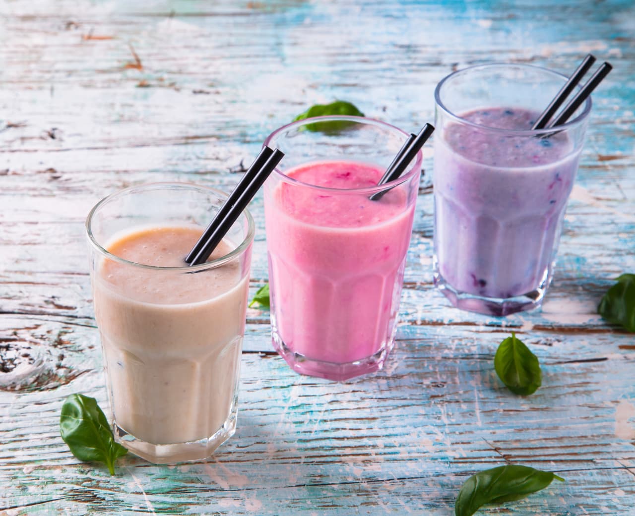 Por ejemplo yogur, hielo o frutas, y puede llevar leche o no.