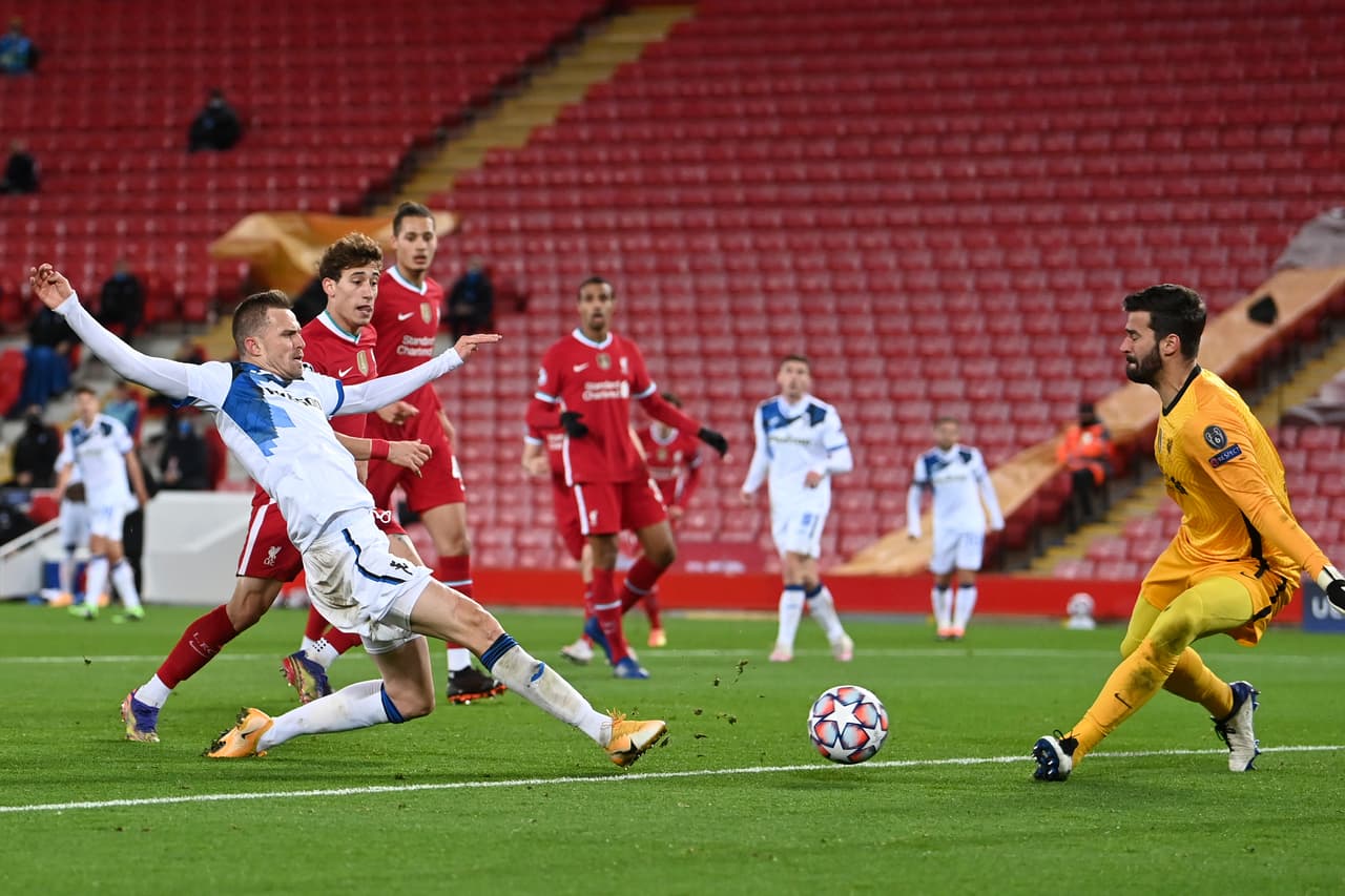 Con goles de Josip Ilicic y Robin Gosens, el Atalanta sorprende al Liverpool y consiguen tres importantísimos puntos en en Inglaterra.