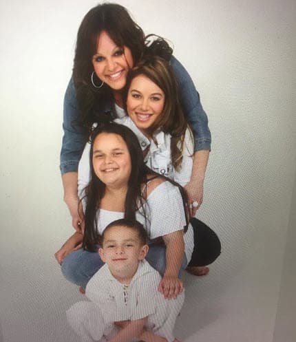 Jenni Rivera tuvo a Jenicka durante su matrimonio con Juan López el 3 de octubre de 1997.
<br>