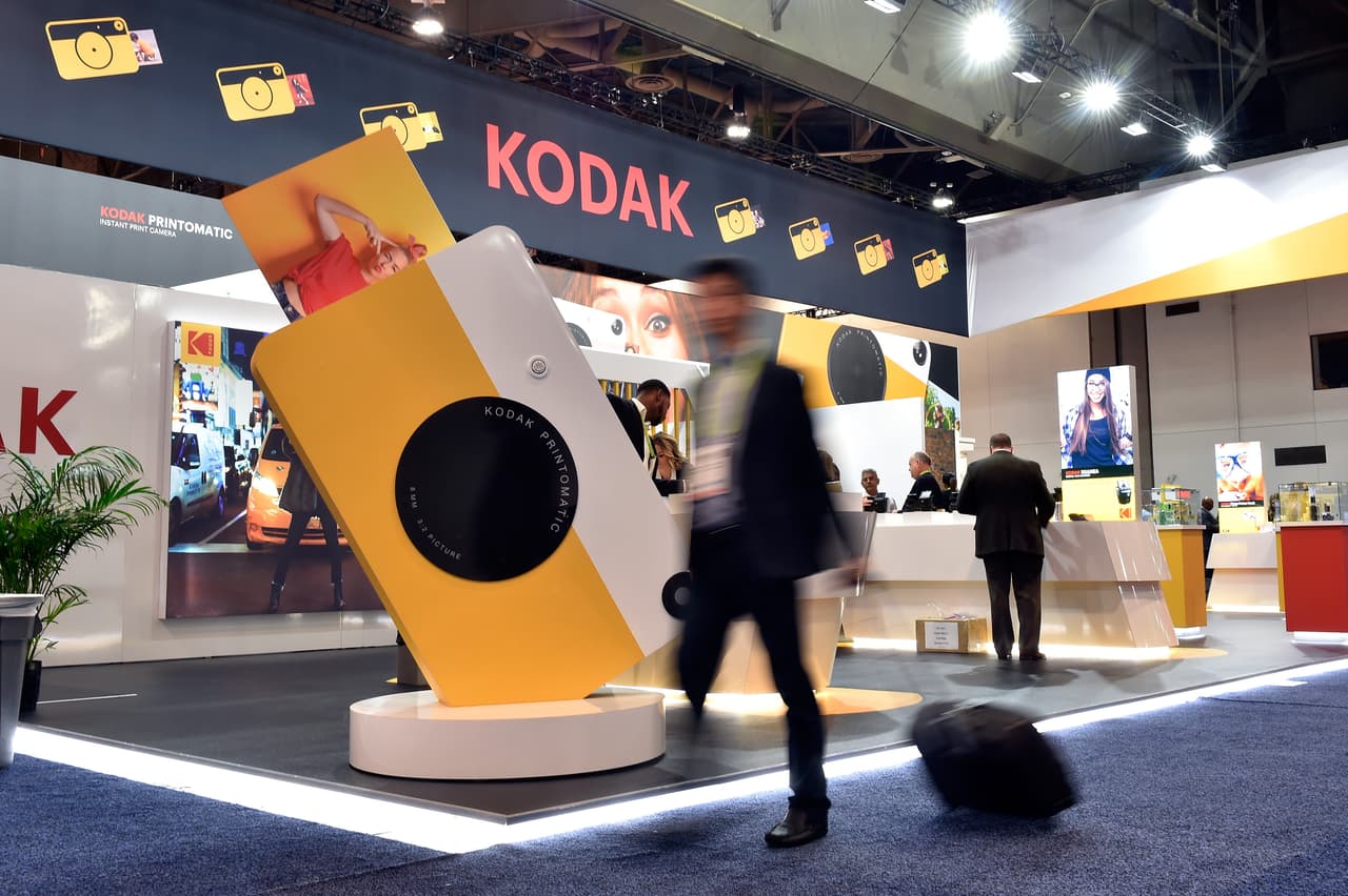 Kodak: fue sinónimo de la fotografía, desde 1889. Pero las nuevas tecnologías y la era digital hicieron que desaparecieran los rollos de film y en 2010 se declaró en quiebra.