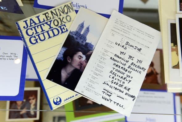 Una forma de inmigración llenada por John Lennon tuvo un costo de más de $6,000.