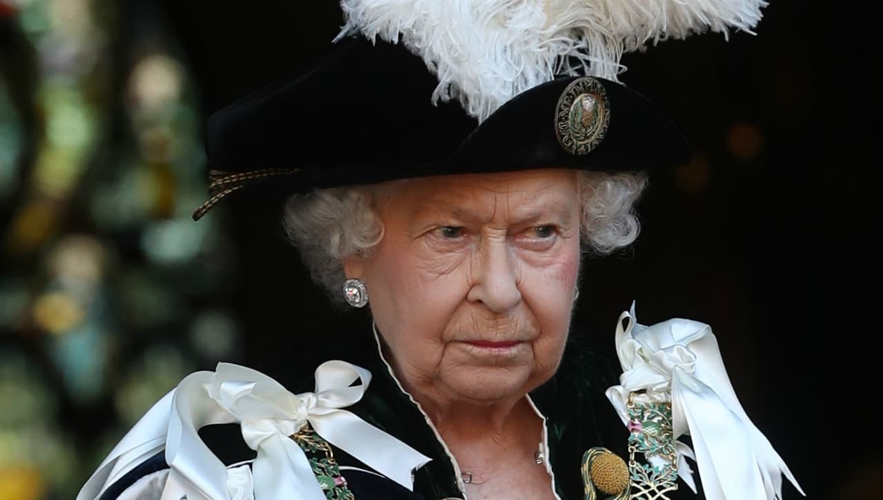 La reina Isabel falta al bautizo del príncipe Louis; Meghan y Harry tampoco serán padrinos