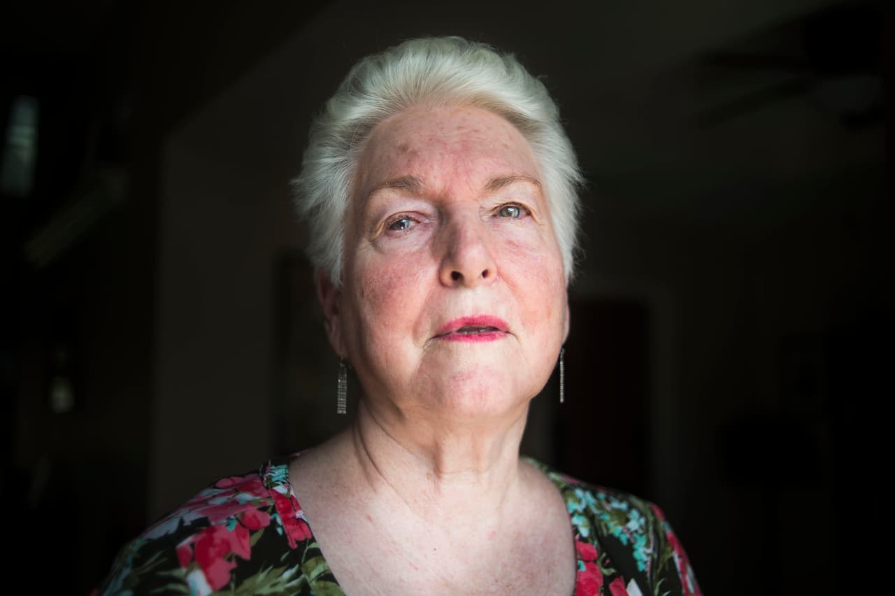 Cinco días después de recibir las inyecciones, la visión de Tyler estaba empeorando, y en unas semanas se le desprendió la retina, primero de un ojo y después del otro. En unos meses, estaba totalmente ciega.