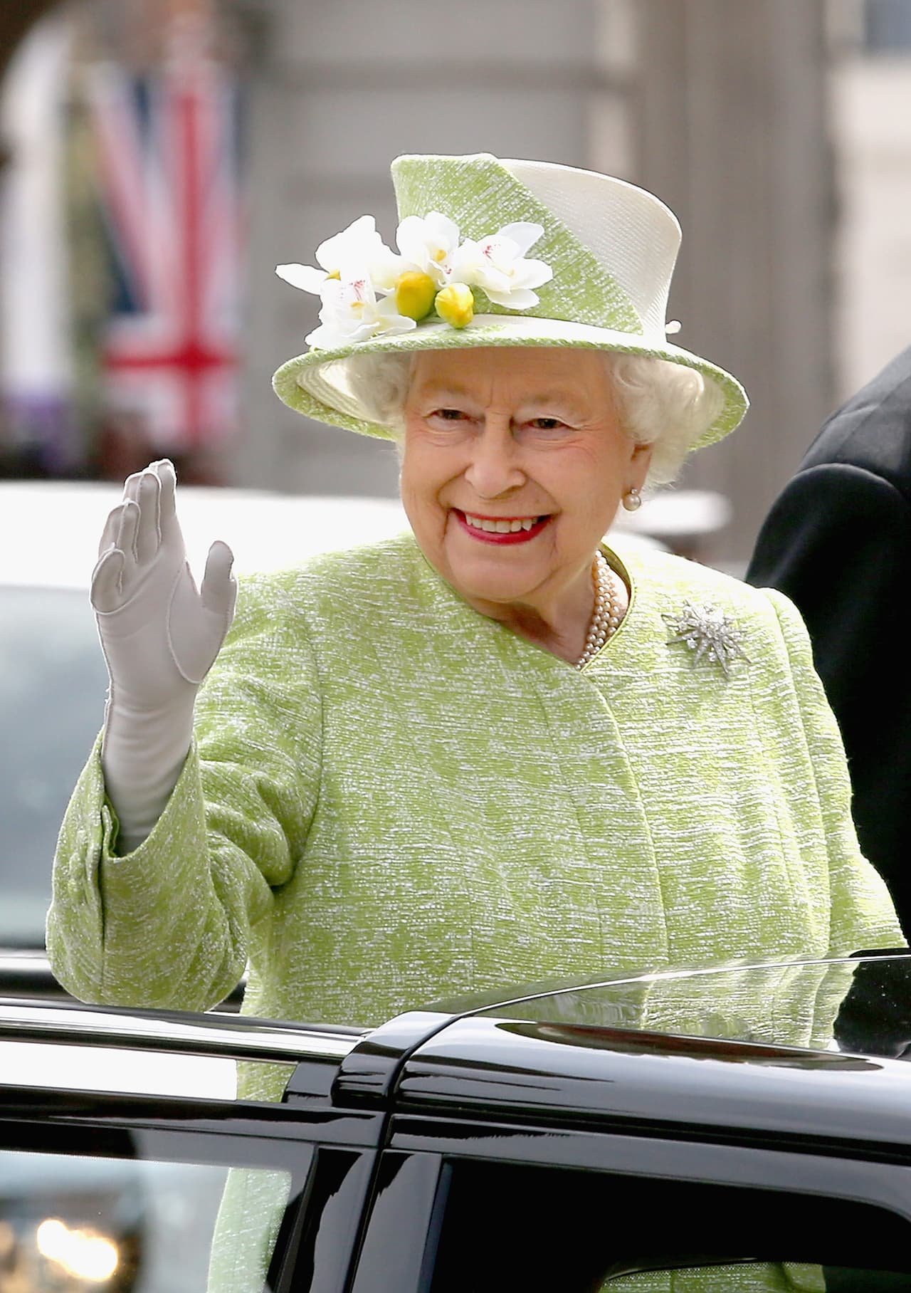 Cientos de personas salieron a las calles para saludar a la festejada.