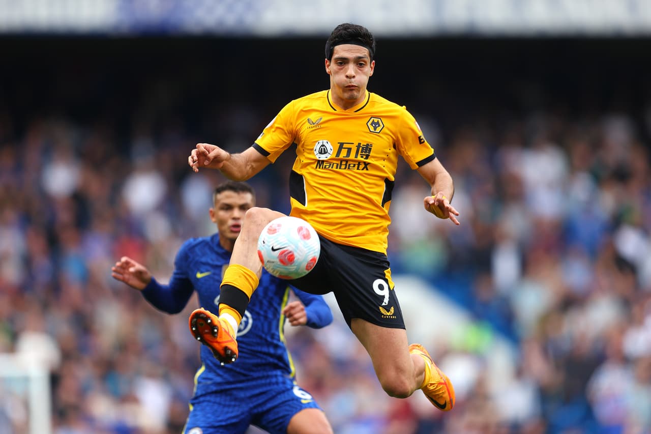 Con Raúl Jiménez, Wolves remontó un 2-0 y le empató 2-2 de último minuto al Chelsea de Christian Pulisic.