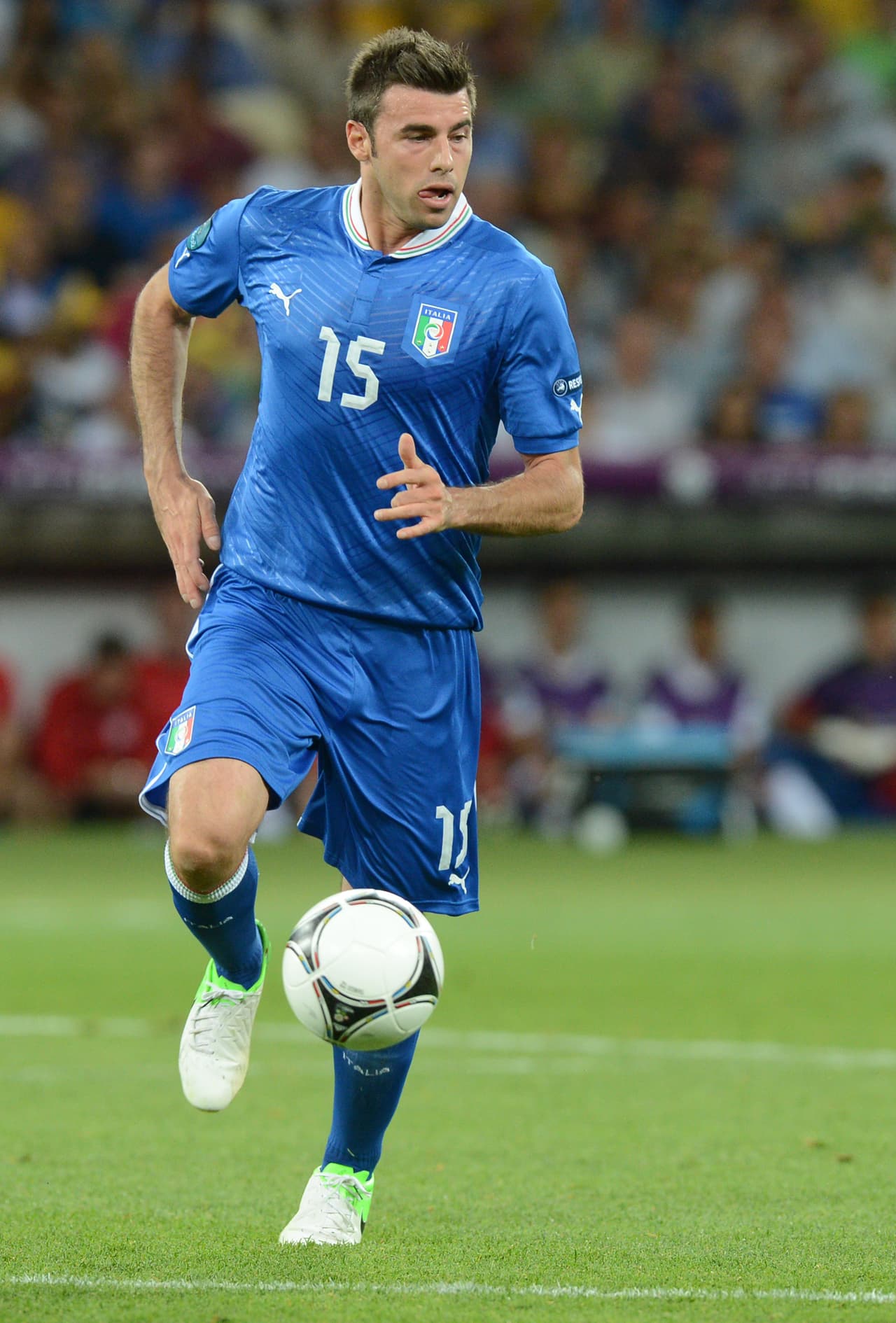 Con la 'Azzurra' disputó 14 encuentros en su carrera y marcó un gol ante Uruguay en la Copa Confederaciones 2013.