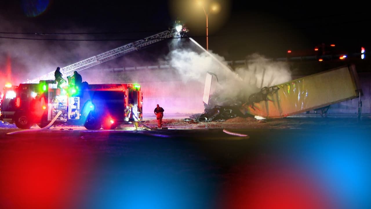 En imágenes: Camión de 18 ruedas se incendia en Dallas, las autoridades investigan la causa