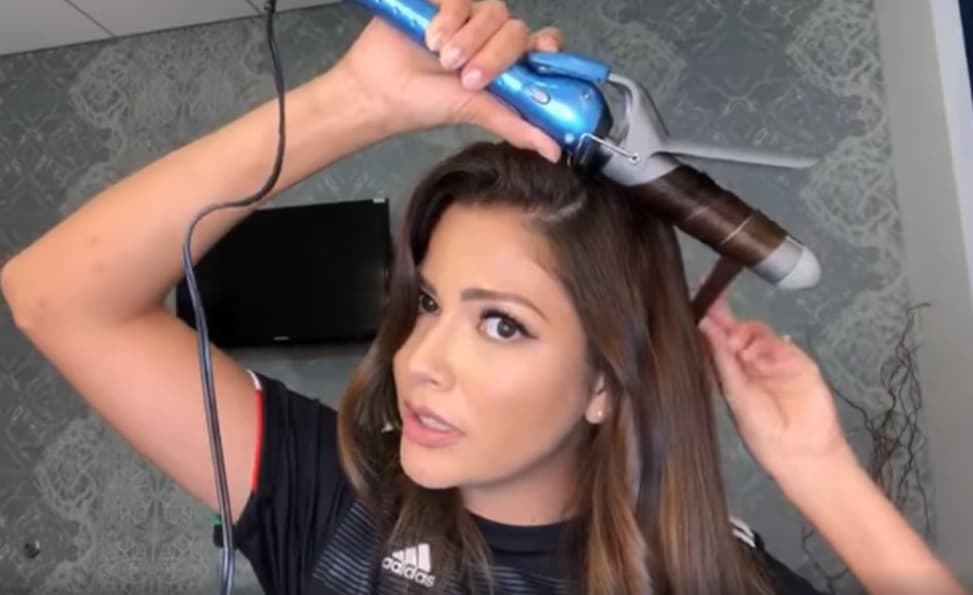 Nuestra conductora luce impecable de pies a cabeza todas las mañanas para conducir el programa y mucho de ello se lo debe a su querida suegra quien se encarga de consentirla en términos de belleza.
<br>