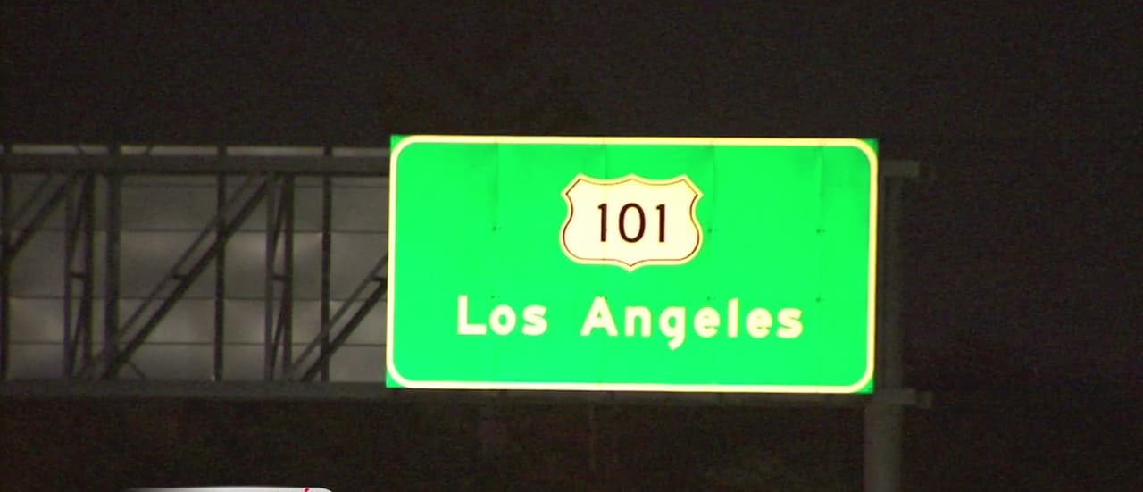 Autoridades investigan el tiroteo ocurrido en la autopista 101 como un incidente relacionado con pandillas