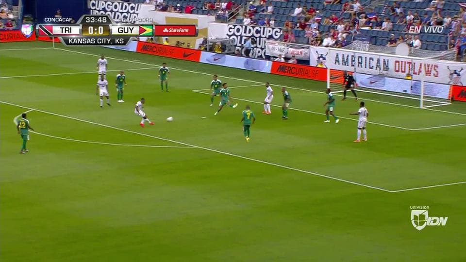 Tiro desviado de Leston Paul