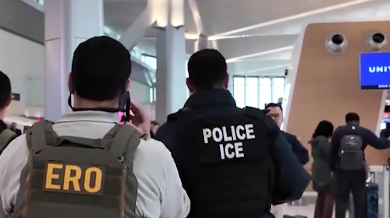 Agentes del ICE ya están desplegados en los aeropuertos de Nueva York
