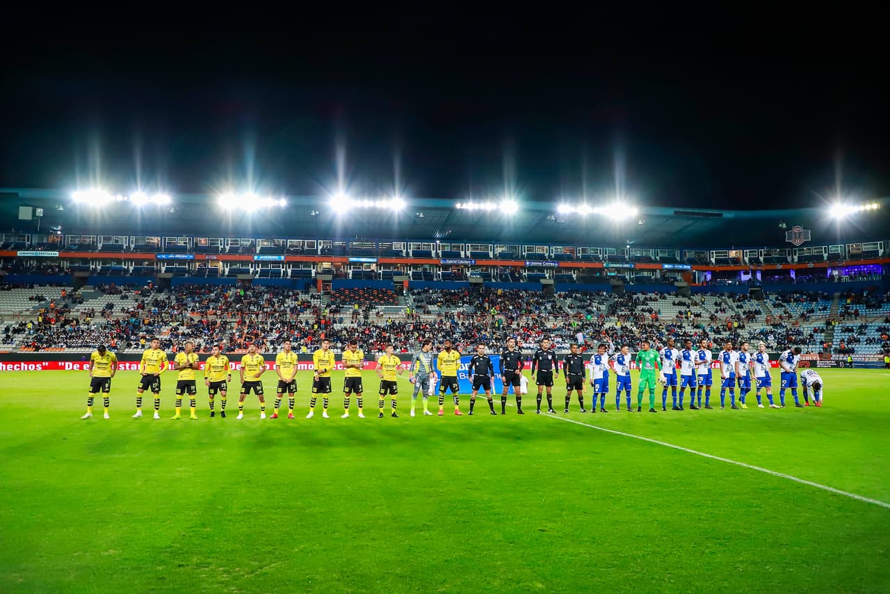 En el Estadio Hidalgo una aceptable asistencia para el duelo entre Tuzos y Monarcas de la
<a href="https://www.univision.com/deportes/futbol/liga-mx/" target="_blank">Liga MX</a>.